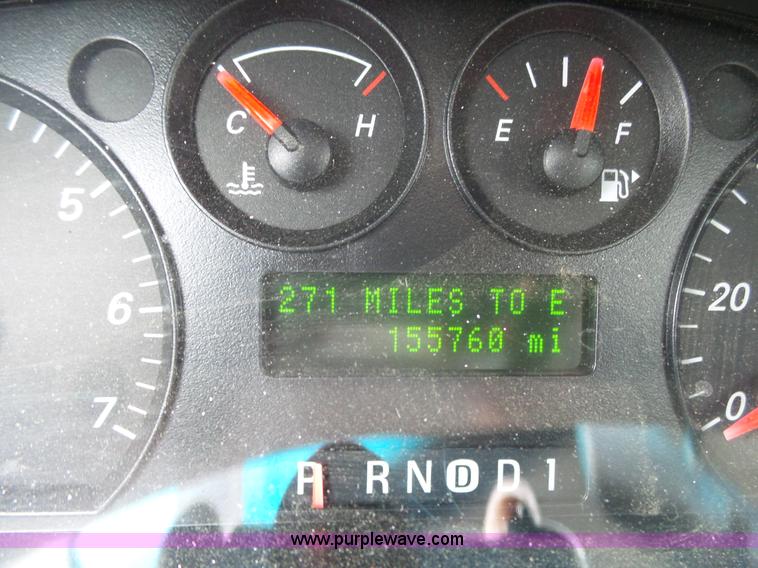 image for item L2055 2004 Ford Taurus