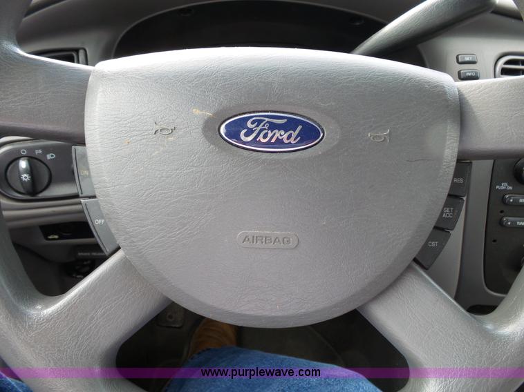 image for item L2055 2004 Ford Taurus