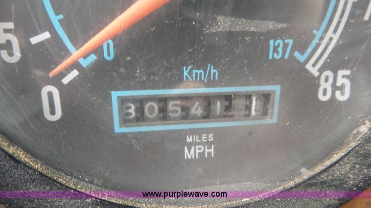 image for item L2058 1995 International 9400 semi truck