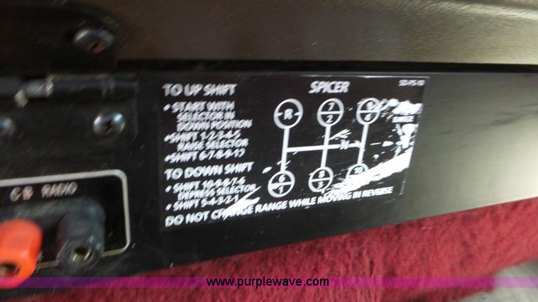 image for item L2058 1995 International 9400 semi truck