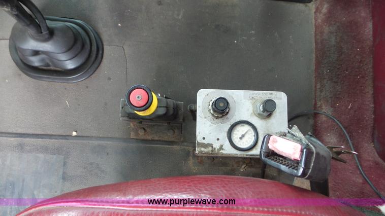 image for item L2058 1995 International 9400 semi truck