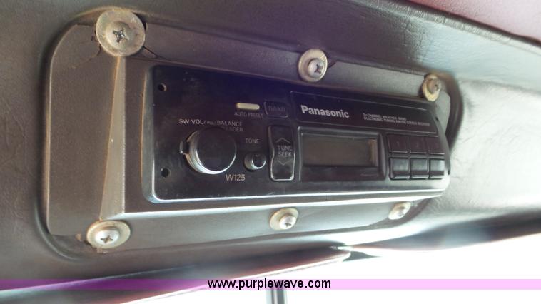 image for item L2058 1995 International 9400 semi truck