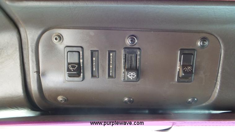 image for item L2058 1995 International 9400 semi truck