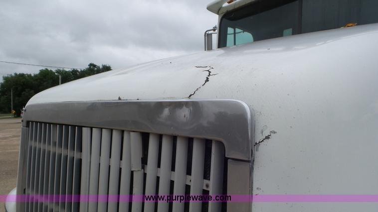 image for item L2058 1995 International 9400 semi truck