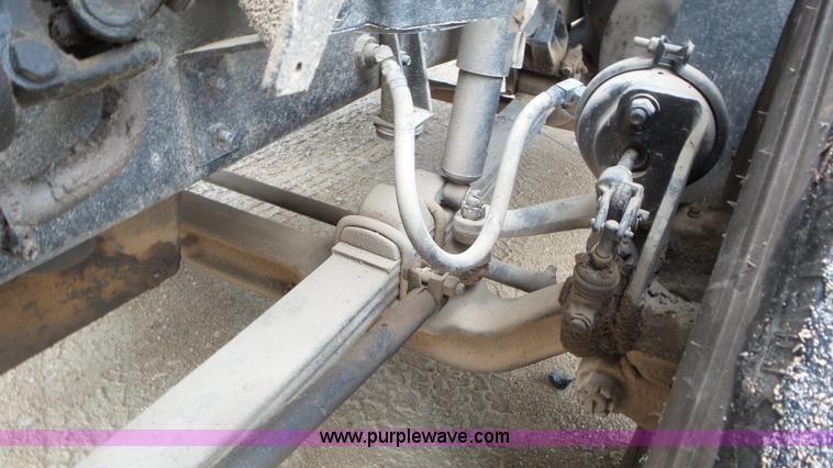 image for item L2058 1995 International 9400 semi truck