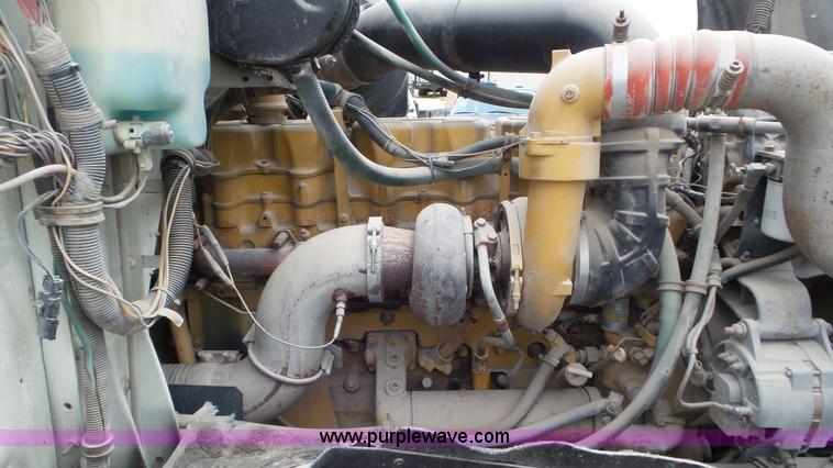 image for item L2058 1995 International 9400 semi truck