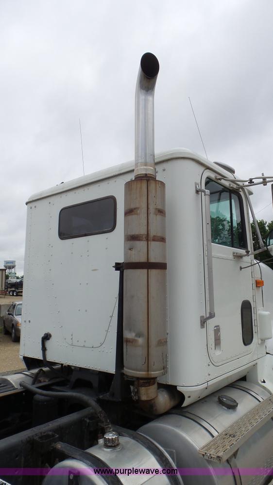 image for item L2058 1995 International 9400 semi truck