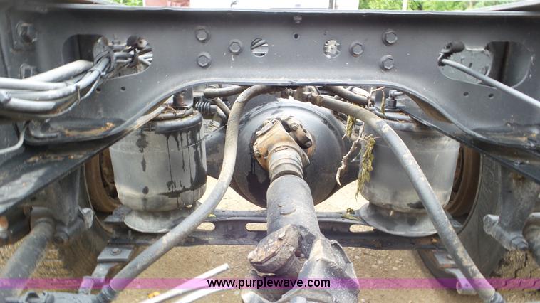 image for item L2058 1995 International 9400 semi truck