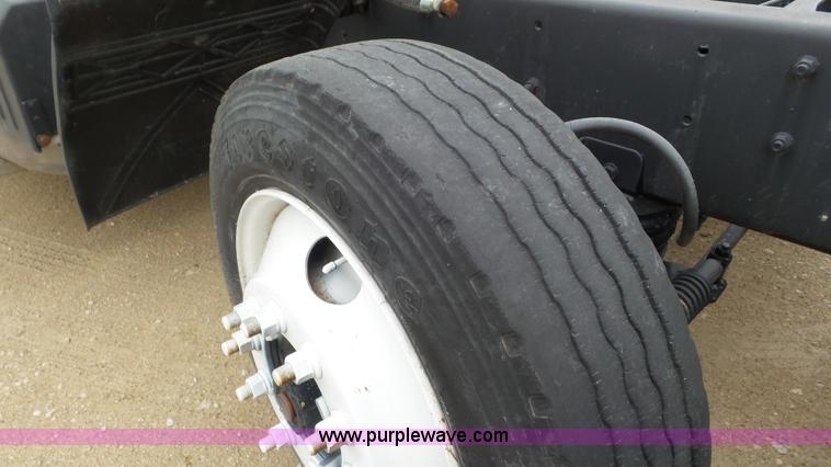 image for item L2058 1995 International 9400 semi truck