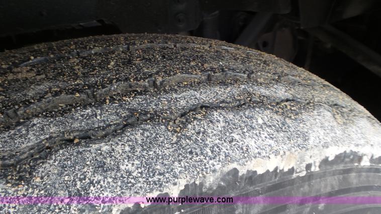 image for item L2058 1995 International 9400 semi truck