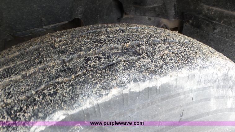 image for item L2058 1995 International 9400 semi truck