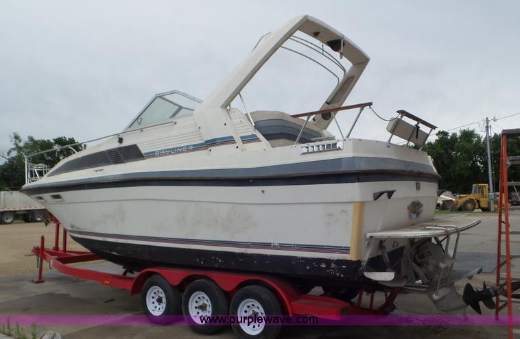 image for item L2059 1985 Bayliner Coutessa boat