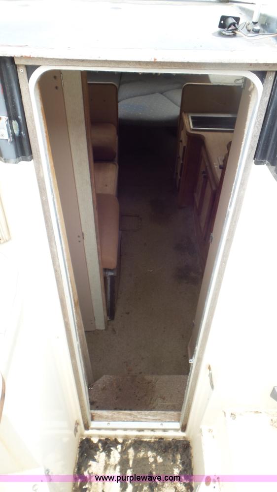 image for item L2059 1985 Bayliner Coutessa boat