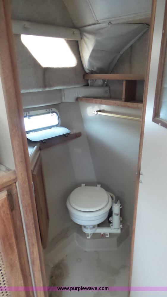 image for item L2059 1985 Bayliner Coutessa boat