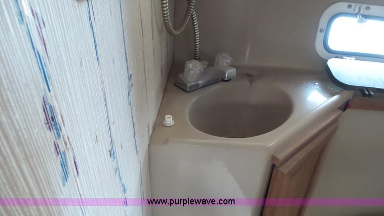 image for item L2059 1985 Bayliner Coutessa boat