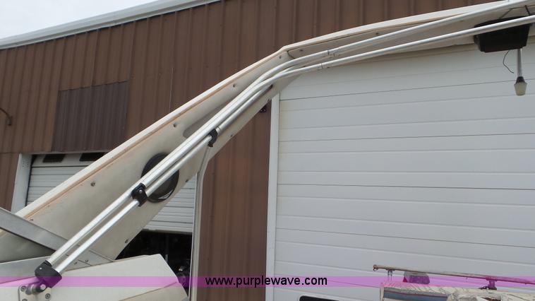 image for item L2059 1985 Bayliner Coutessa boat