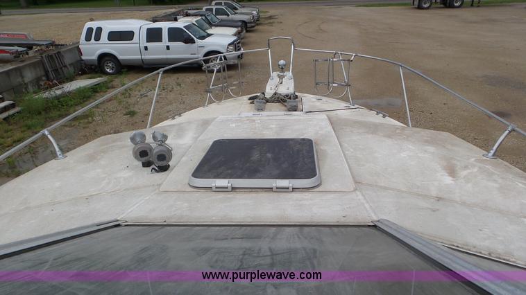 image for item L2059 1985 Bayliner Coutessa boat