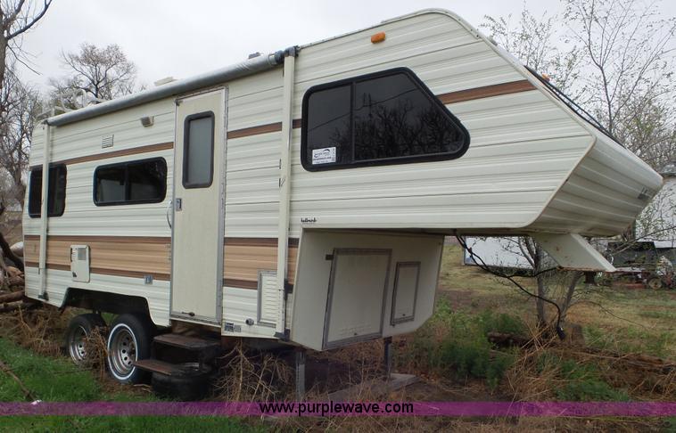 image for item L2155 1989 Hallmark camper