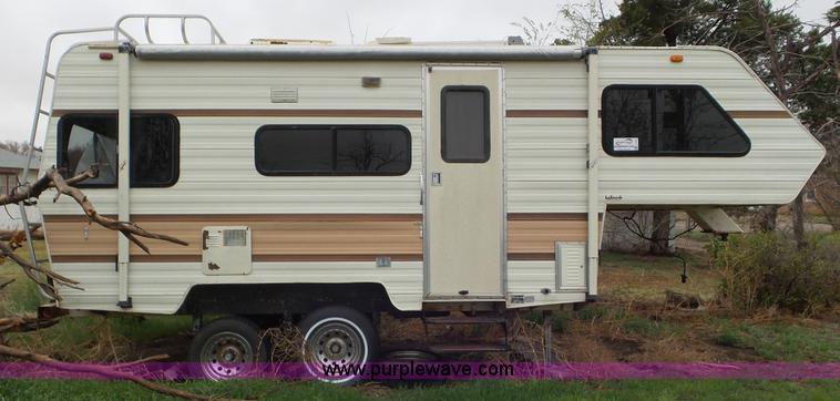 image for item L2155 1989 Hallmark camper