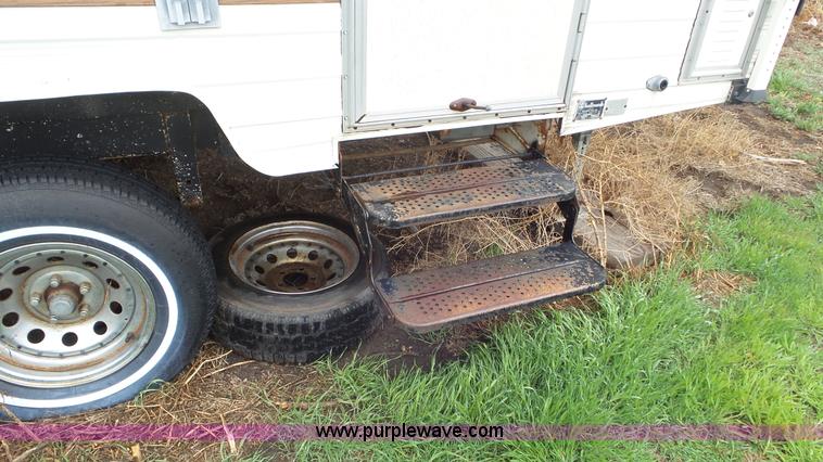 image for item L2155 1989 Hallmark camper