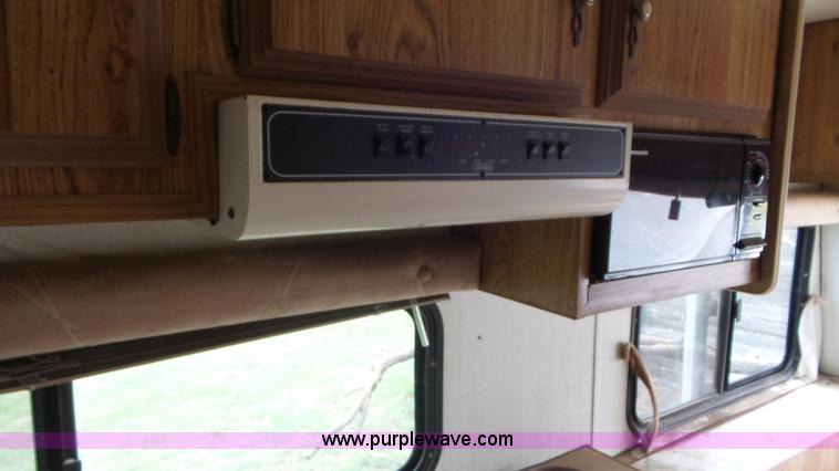 image for item L2155 1989 Hallmark camper