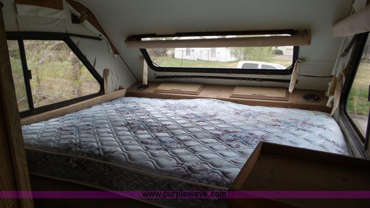 image for item L2155 1989 Hallmark camper