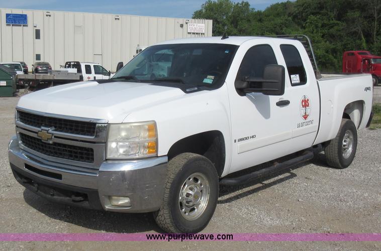 image for item L2793 2007 Chevrolet Silverado 2500 HD Ext. Cab pickup truck