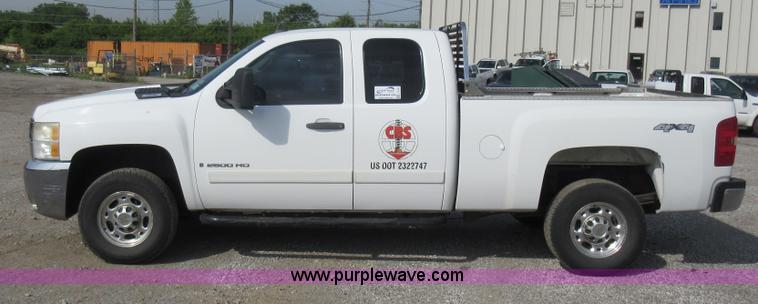 image for item L2793 2007 Chevrolet Silverado 2500 HD Ext. Cab pickup truck