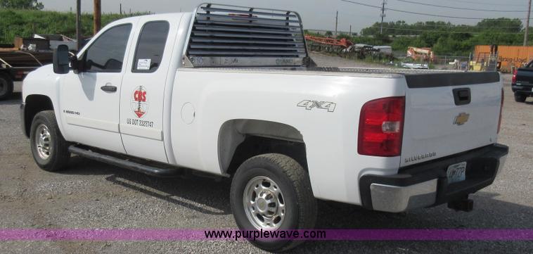 image for item L2793 2007 Chevrolet Silverado 2500 HD Ext. Cab pickup truck