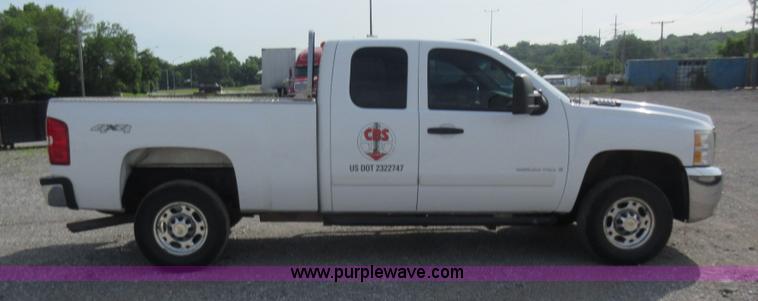 image for item L2793 2007 Chevrolet Silverado 2500 HD Ext. Cab pickup truck