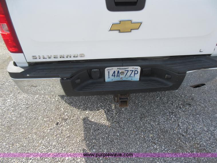 image for item L2793 2007 Chevrolet Silverado 2500 HD Ext. Cab pickup truck