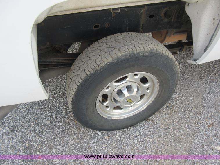 image for item L2793 2007 Chevrolet Silverado 2500 HD Ext. Cab pickup truck