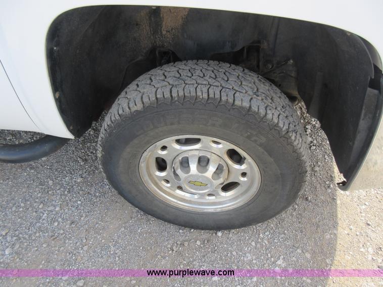 image for item L2793 2007 Chevrolet Silverado 2500 HD Ext. Cab pickup truck