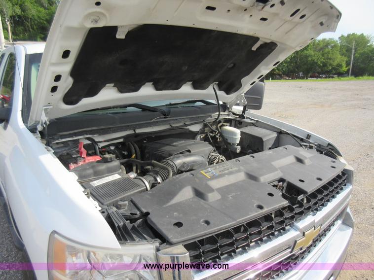 image for item L2793 2007 Chevrolet Silverado 2500 HD Ext. Cab pickup truck