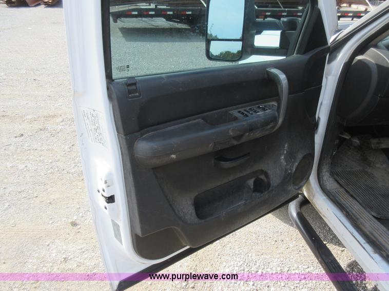 image for item L2793 2007 Chevrolet Silverado 2500 HD Ext. Cab pickup truck