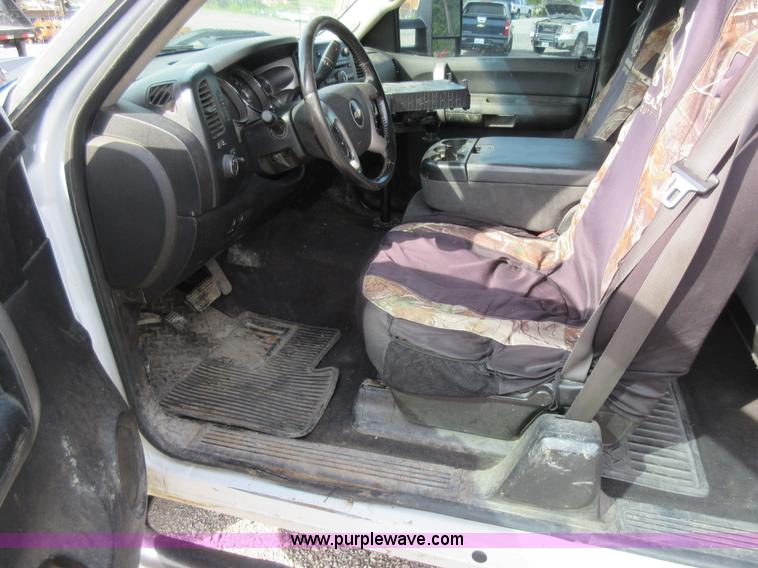 image for item L2793 2007 Chevrolet Silverado 2500 HD Ext. Cab pickup truck