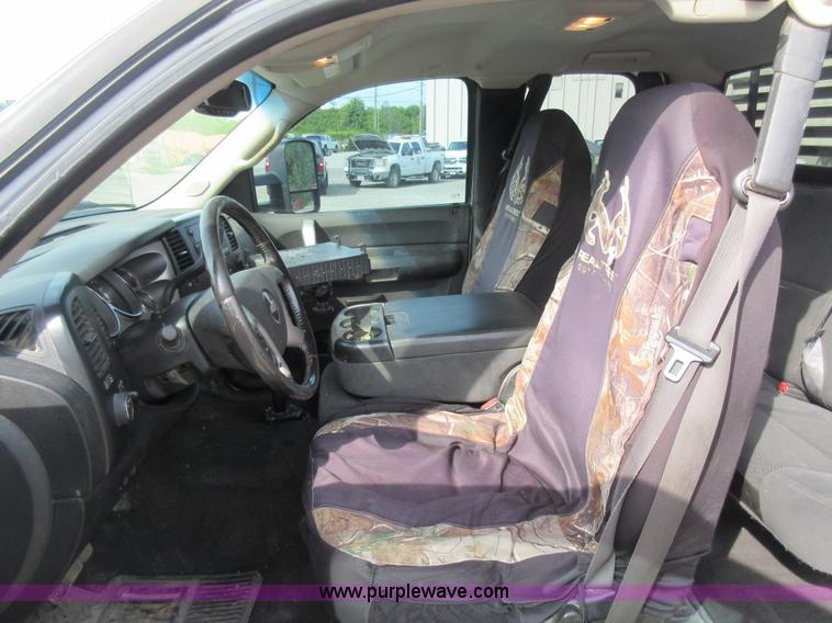 image for item L2793 2007 Chevrolet Silverado 2500 HD Ext. Cab pickup truck