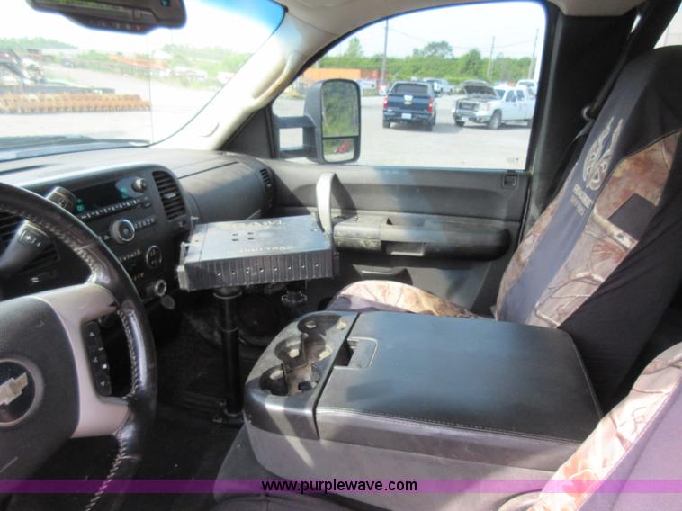 image for item L2793 2007 Chevrolet Silverado 2500 HD Ext. Cab pickup truck