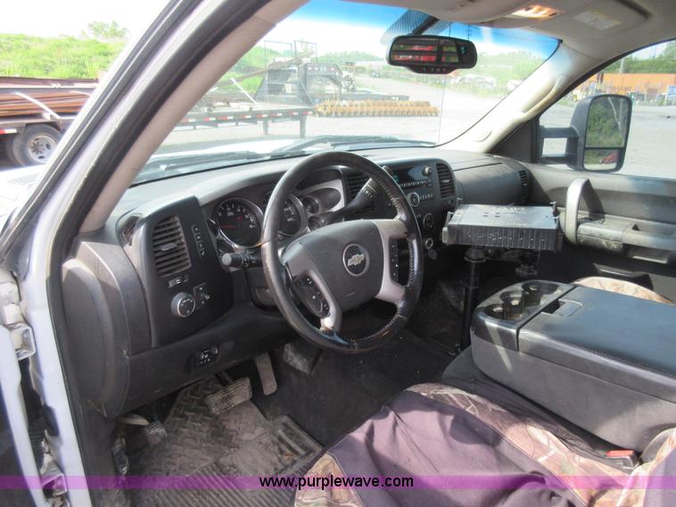 image for item L2793 2007 Chevrolet Silverado 2500 HD Ext. Cab pickup truck