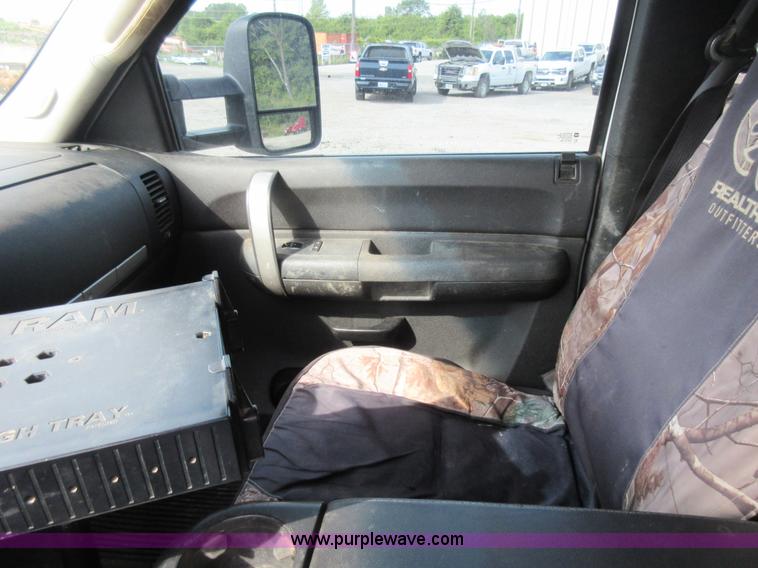 image for item L2793 2007 Chevrolet Silverado 2500 HD Ext. Cab pickup truck