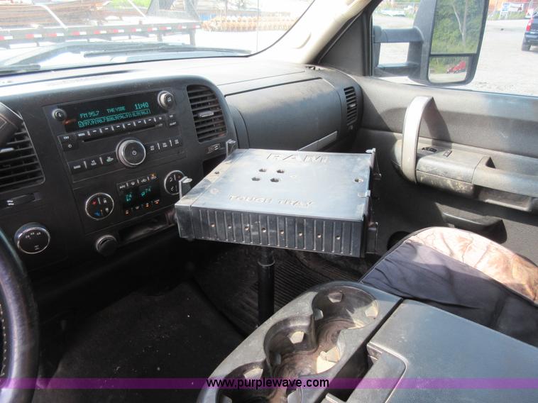 image for item L2793 2007 Chevrolet Silverado 2500 HD Ext. Cab pickup truck