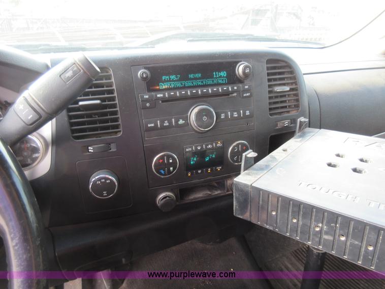 image for item L2793 2007 Chevrolet Silverado 2500 HD Ext. Cab pickup truck