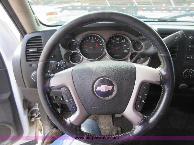 image for item L2793 2007 Chevrolet Silverado 2500 HD Ext. Cab pickup truck