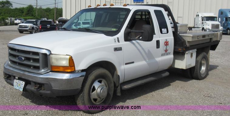 image for item L2796 1999 Ford F350 Super Duty SuperCab flatbed pickup truck