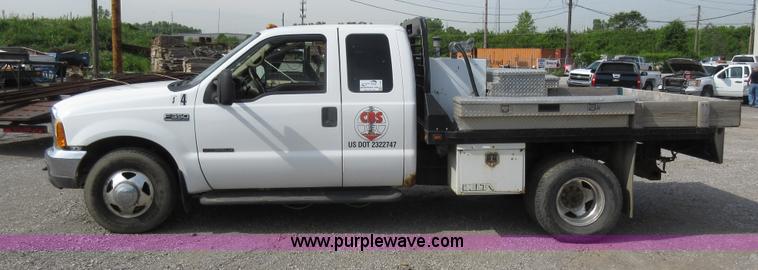 image for item L2796 1999 Ford F350 Super Duty SuperCab flatbed pickup truck
