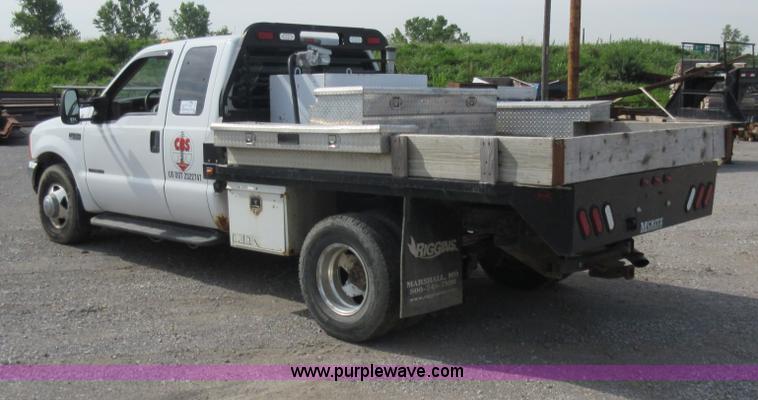 image for item L2796 1999 Ford F350 Super Duty SuperCab flatbed pickup truck