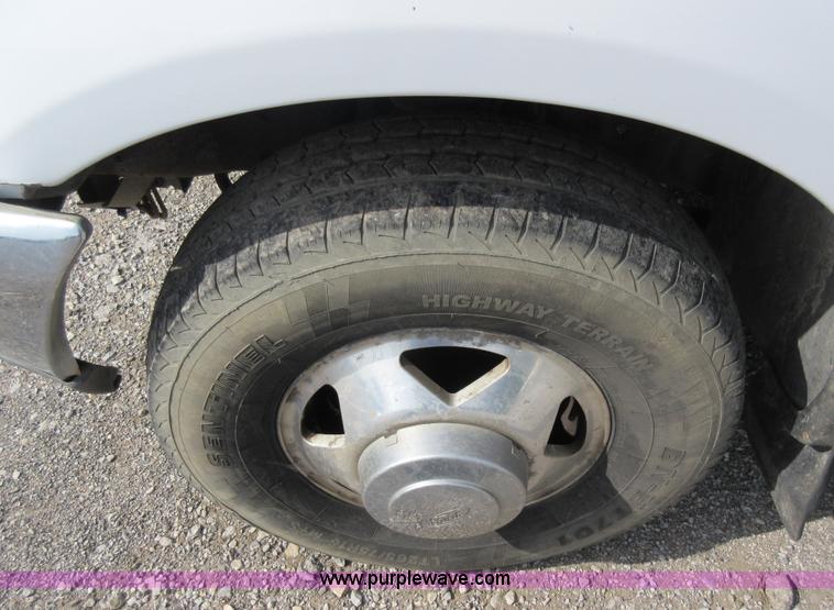 image for item L2796 1999 Ford F350 Super Duty SuperCab flatbed pickup truck