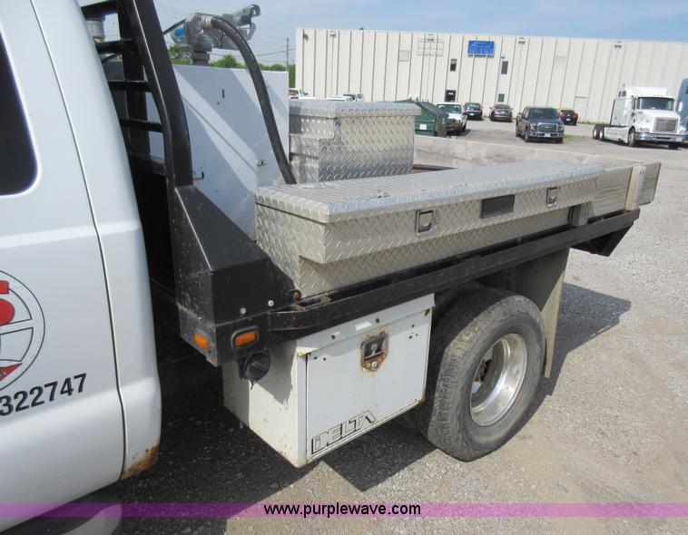 image for item L2796 1999 Ford F350 Super Duty SuperCab flatbed pickup truck