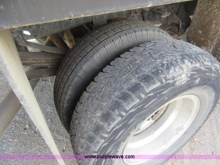 image for item L2796 1999 Ford F350 Super Duty SuperCab flatbed pickup truck