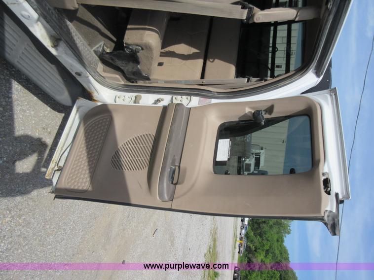 image for item L2796 1999 Ford F350 Super Duty SuperCab flatbed pickup truck